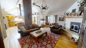 Thornes Downtown Delight - WiFi - Satellite - Washer - Dryer - Fireplace - Fenced In Back Yard